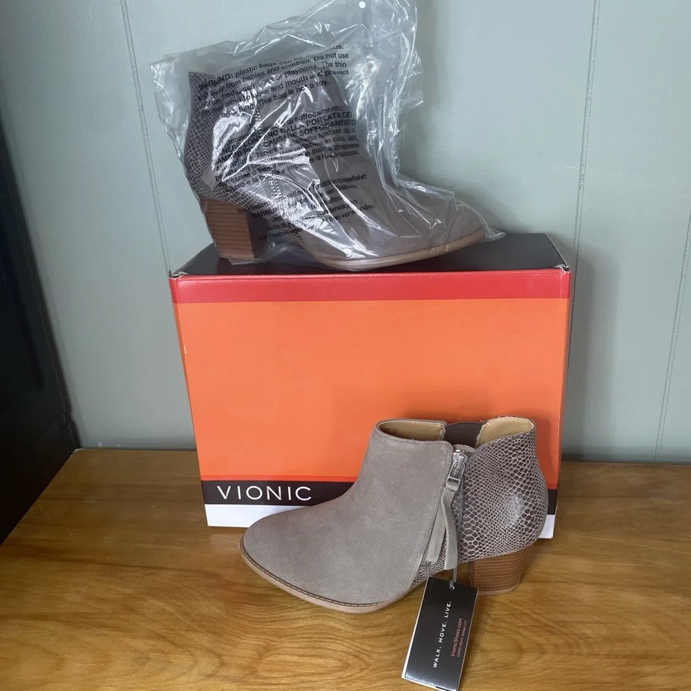 Vionic Upright Anne‎ Booties Greige Snake Leather Ankle Boots Side Zip 7.5